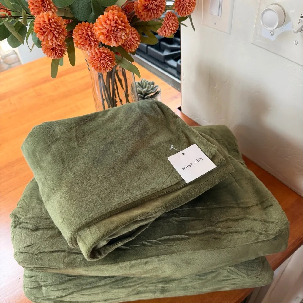 NEW West Elm Dark Green Lux Velvet Flannel Queen / King Duvet Bedding & Sham Set